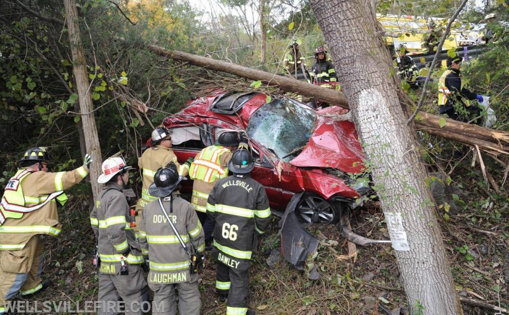 10/26/18 - MVA with entrapment on Alpine Road. Photos by Curt Werner